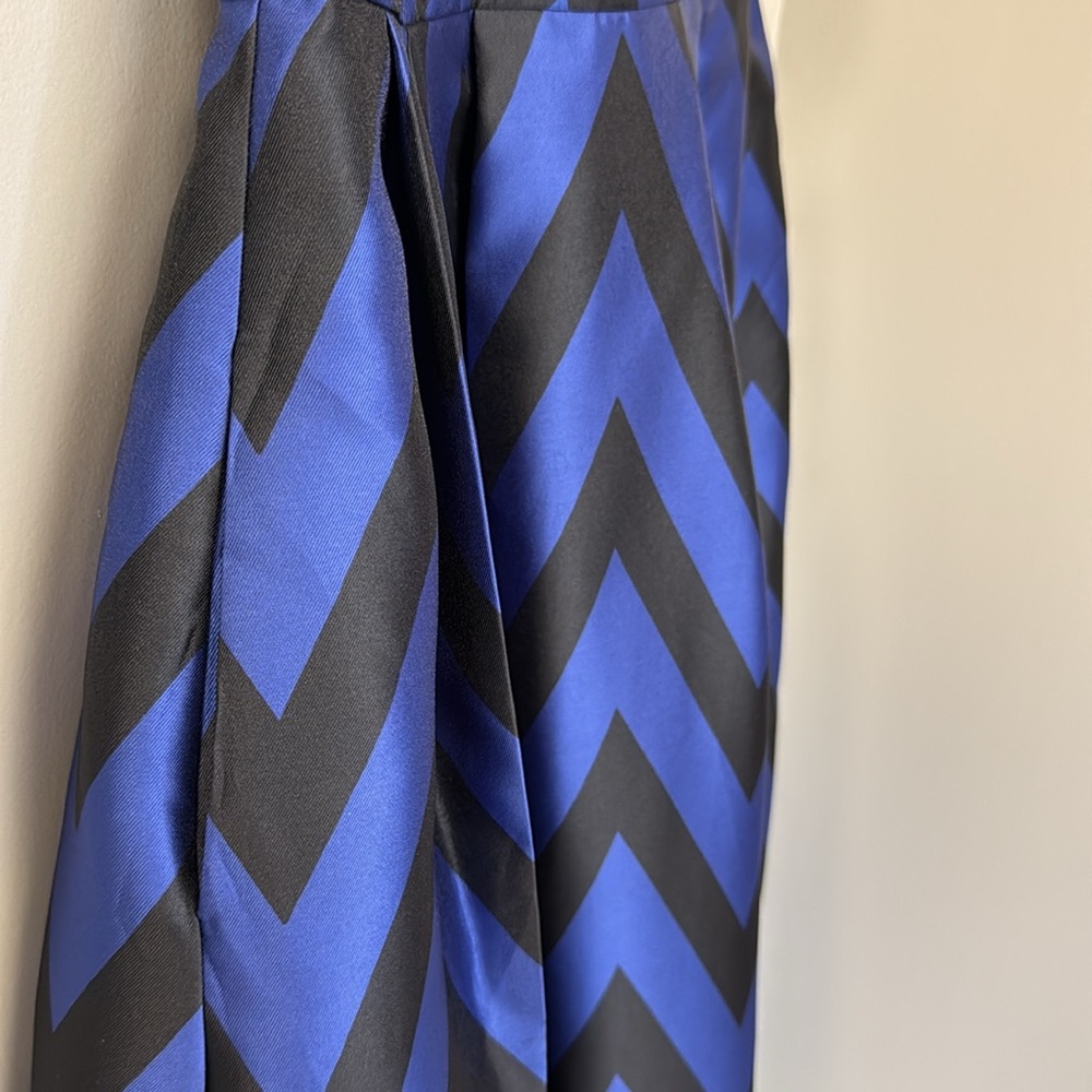 Betsy & Adam Sleeveless Mesh Waist Chevron Print Gown | Black/Blue | sz 8P | GUC - Picture 8 of 12